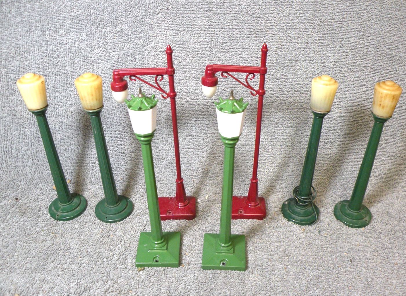 Lot of 8 Cast Lamp Posts - 4 M.T.H and 4 Latrobe O/S