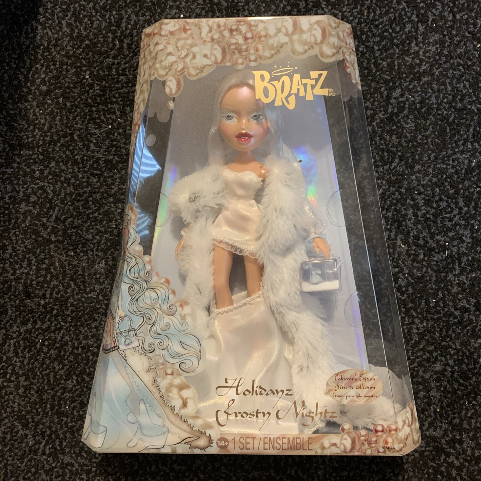 Bratz 2025 Holidayz Frosty Nightz Cloe