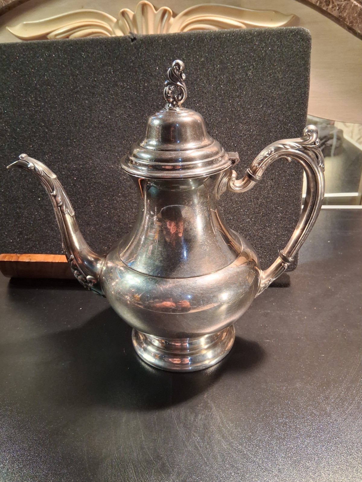 Vintage ONEIDA U.S.A. Silver Plated Ornate Footed With Hinged Lid Coffee/Tea Pot