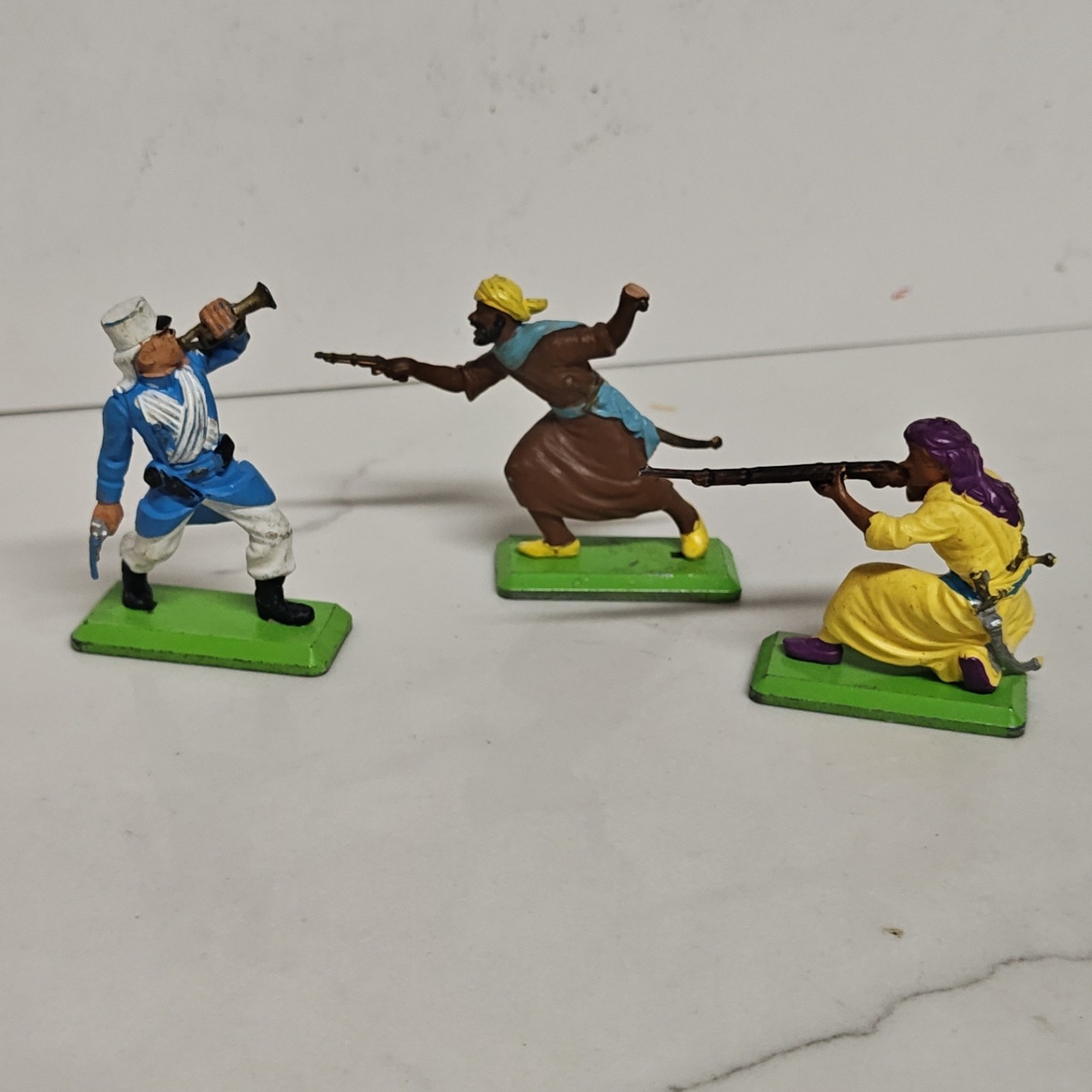 Britains Deetail Infantry Plastic Toy Soldier Figures 1971 Set of 3