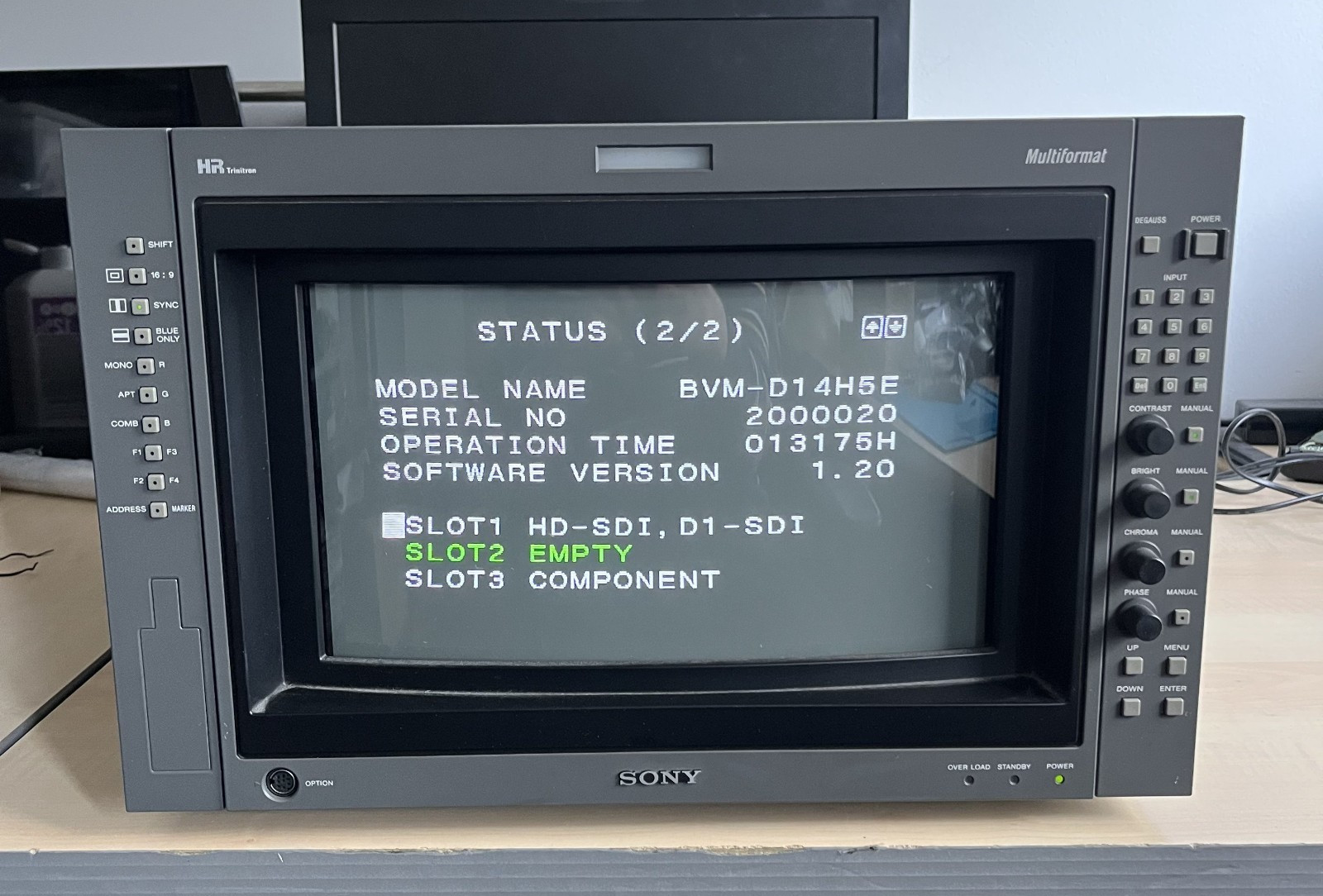 Sony BVM D14H5E - Multiformat professional CRT monitor with BKM-129X