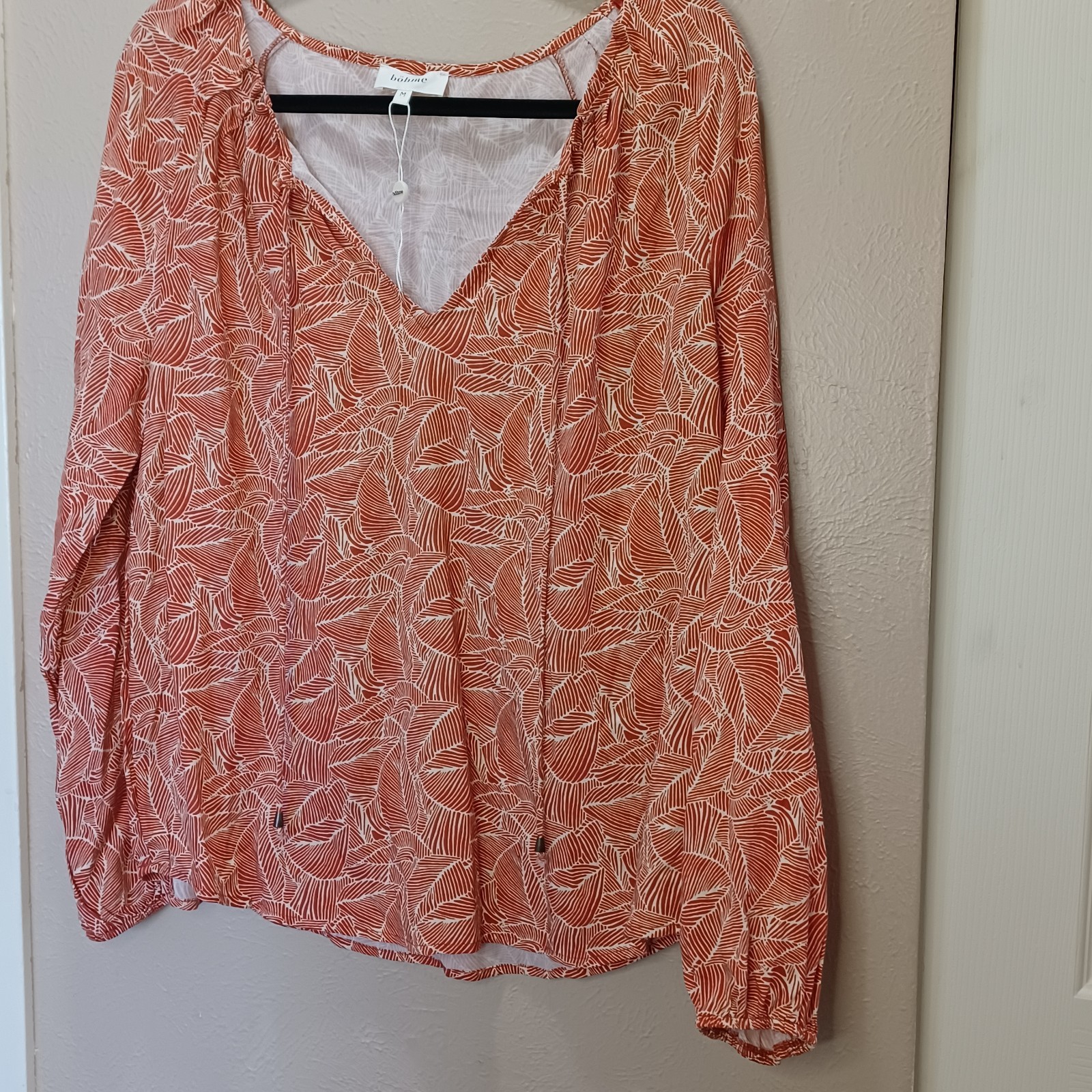 Bohme Women's Medium  Orange Leaf Pattern Rayon Blouse Long Sleeve V Neck NWOT