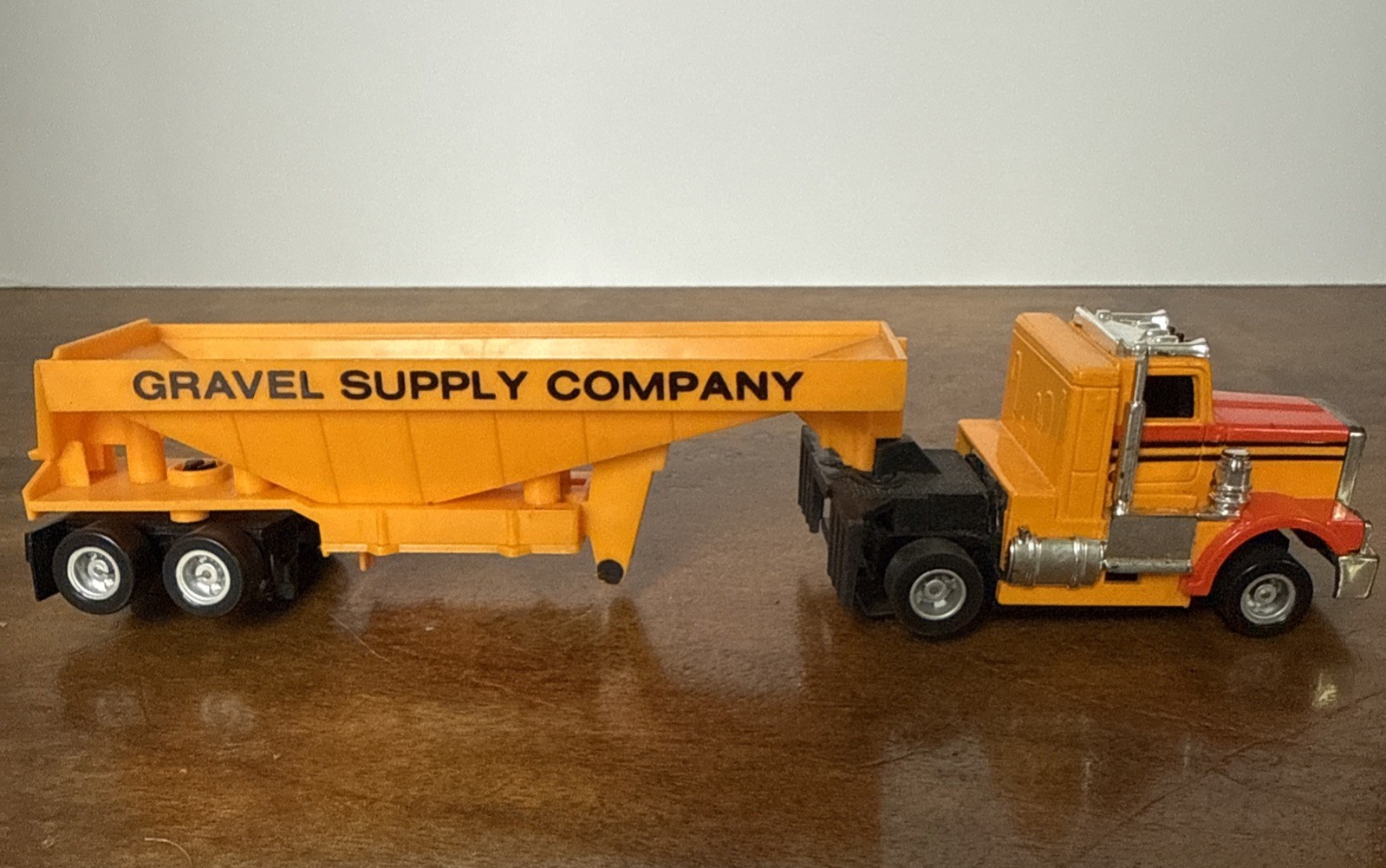 Tyco Electric Trucking US1 Slot Gravel Supply Company Semi Truck & Trailer
