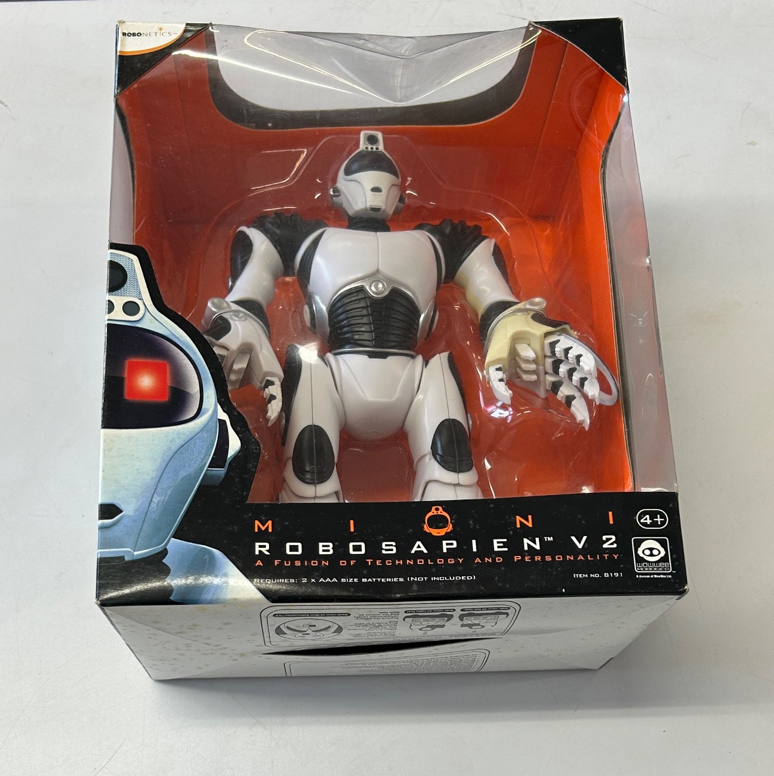 Robosapien V2 Robot Figure Mini Electronic 2005 WowWee Robonetics NIB 9"