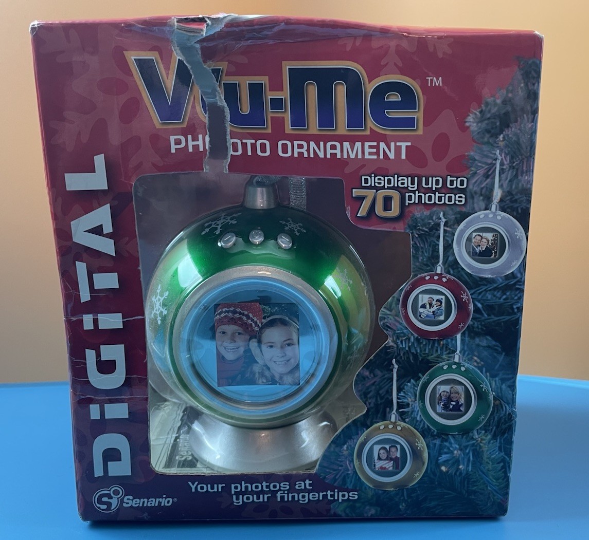 Vu-Me Digital Photo Christmas Ornament- Green-Displays 70 Photos   Never Used!!