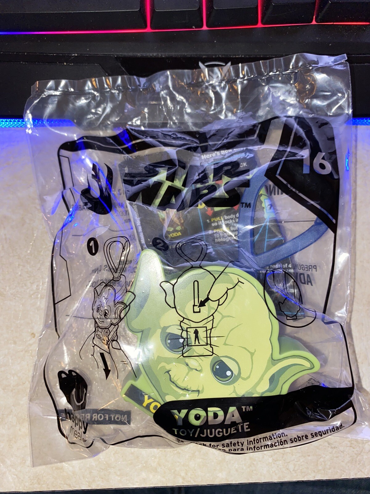 2019 McDonalds Happy Meal STAR WARS RISE OF SKYWALKER KEYCHAIN TOY #16 YODA$
