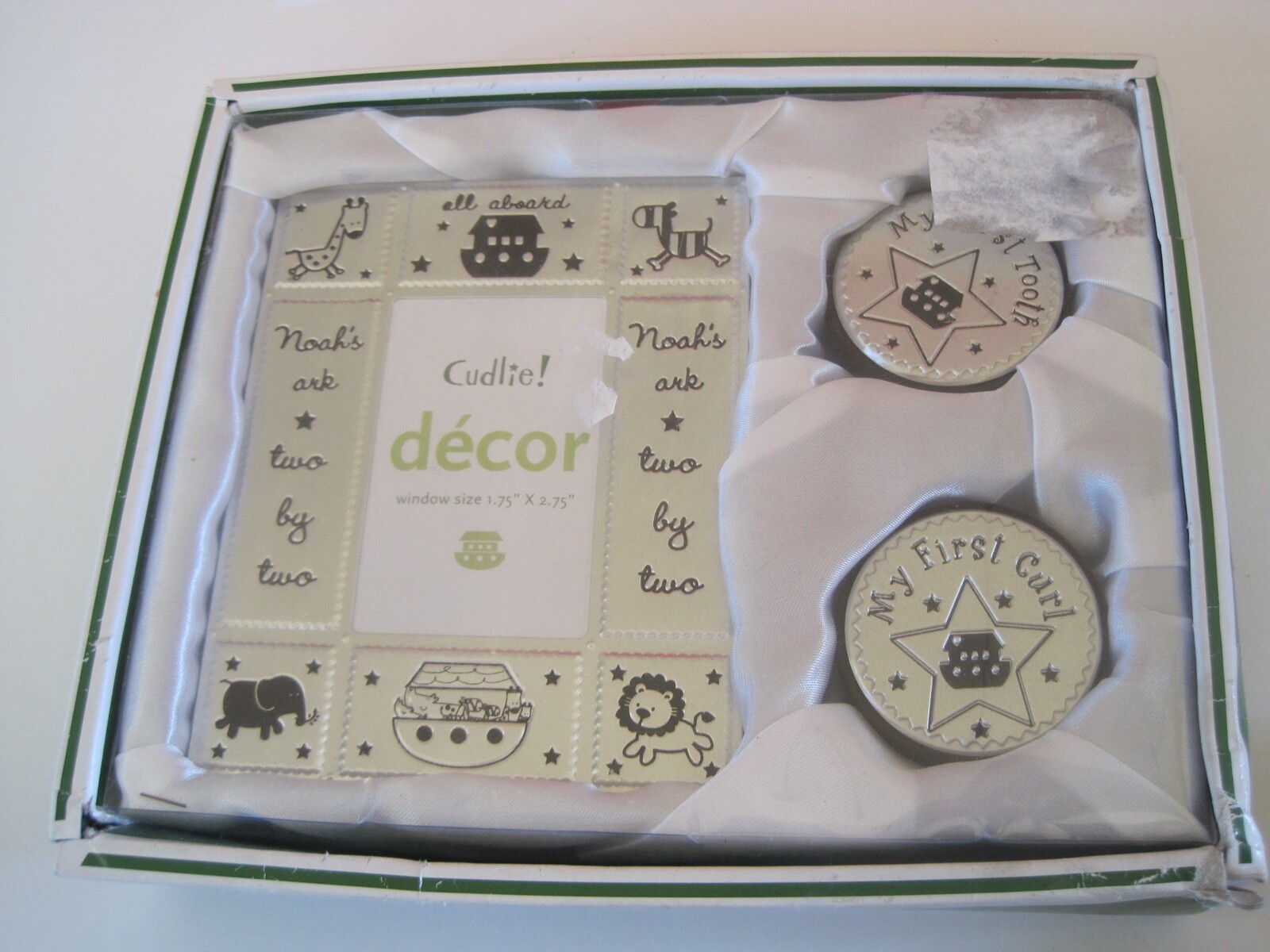 Cudlie Decor Noah's Ark Frame Window 1.75" x 2.75" Frame is 4 3/4" x 3 3/4" NIP