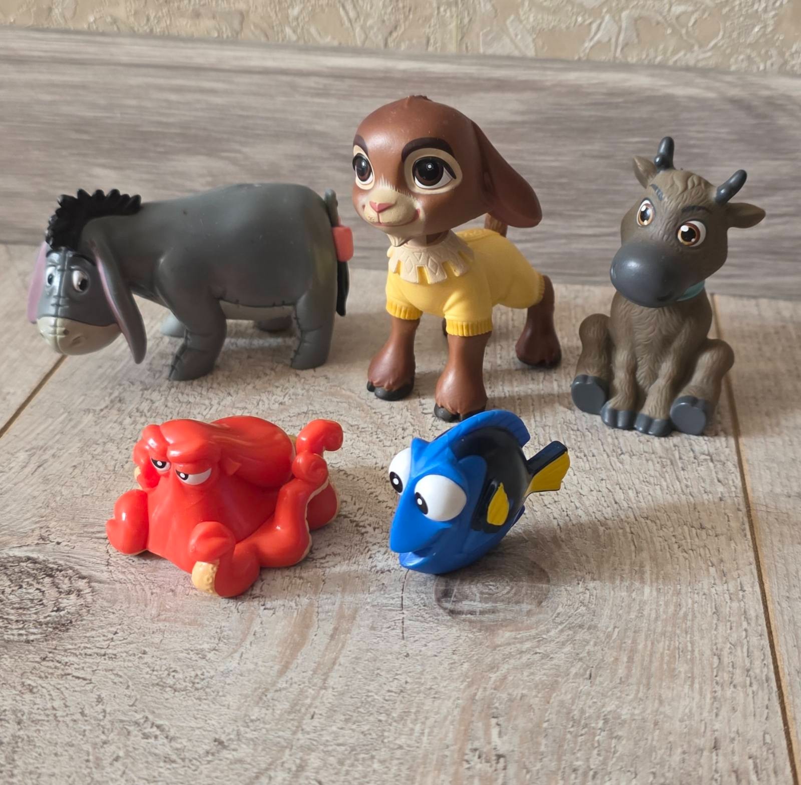 Lot of Collectible Disney Figures La-La, Valentino, Sven, Hank, Dory