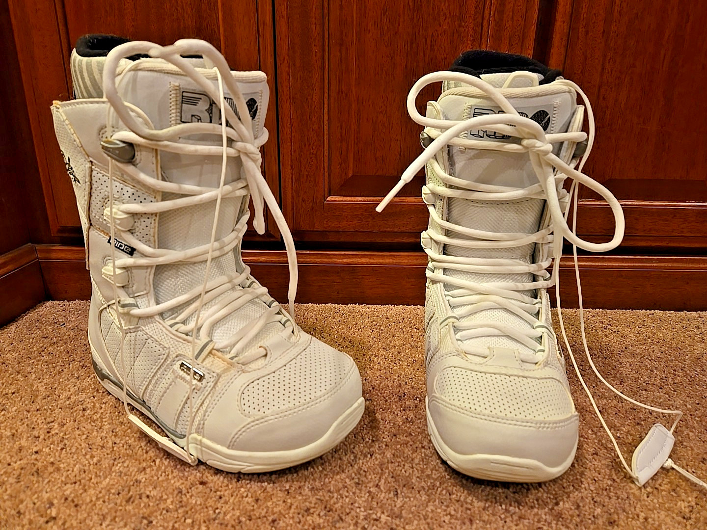 Ride DONNA Womens Snowboard Boots, Size 6, Speedlace, Intuition Comfort Lining