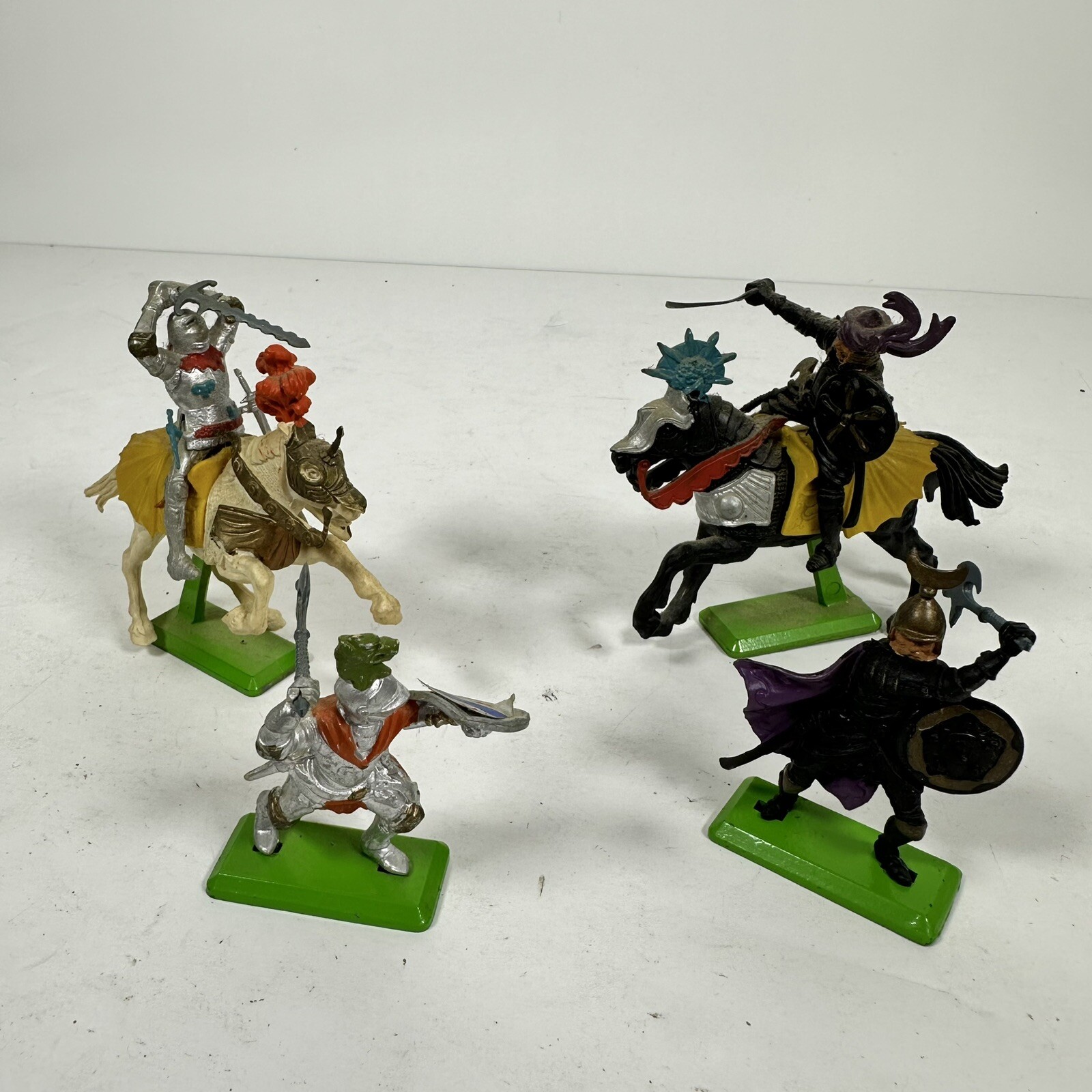 Britains Ltd 1971 Deetail Medieval Knights & Horses Lot Of 4 Fast Shipping
