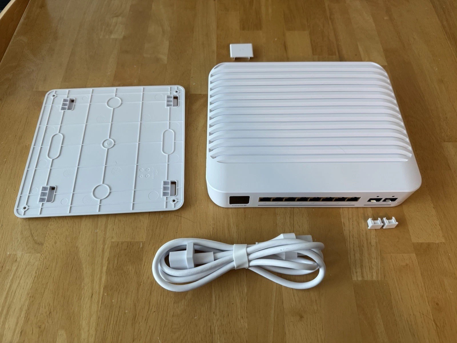 Ubiquiti UniFi Enterprise 8-Port Multi-Gigabit Switch USW-Enterprise-8-PoE POE+