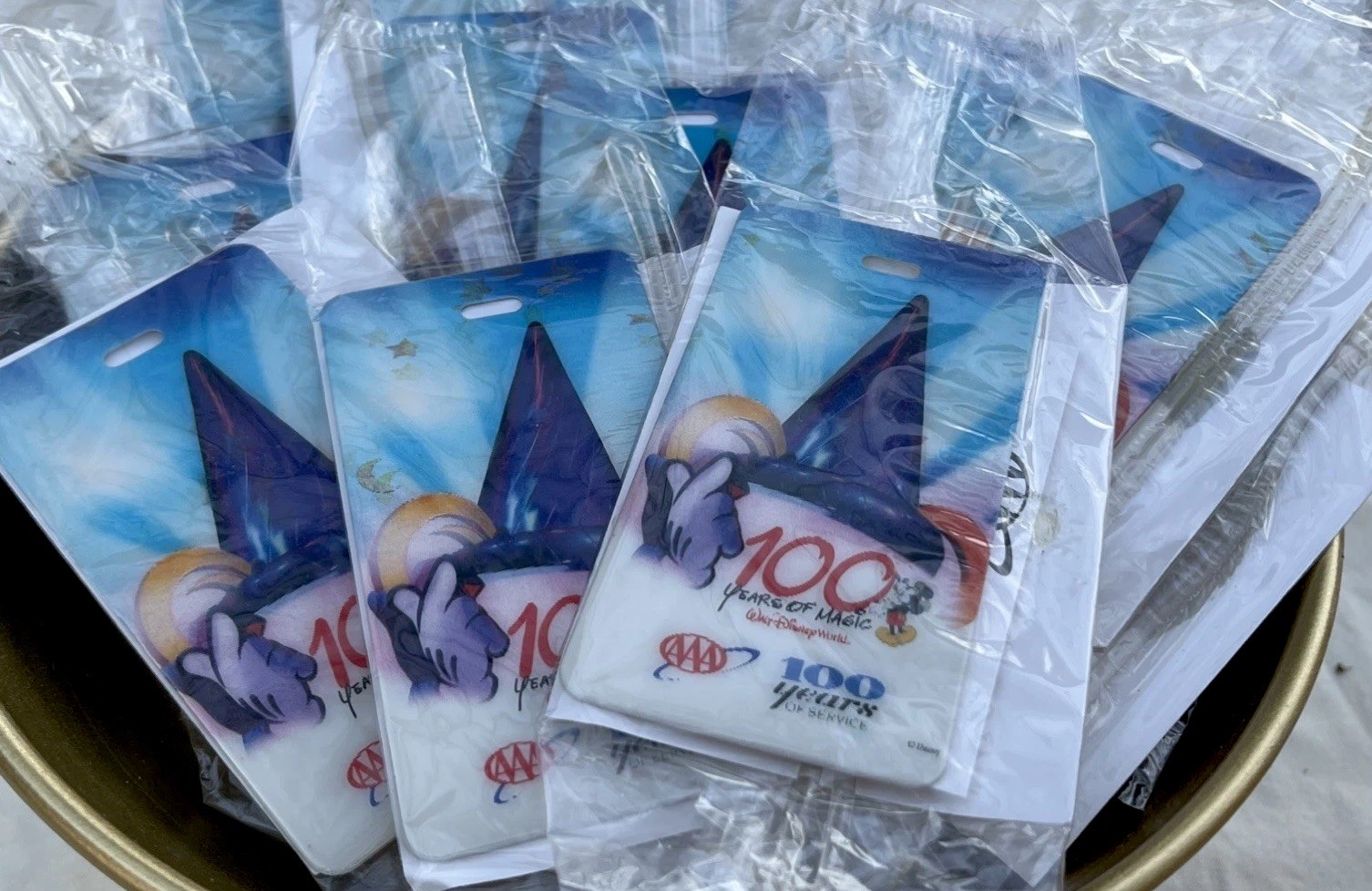 17 NEW  VTG 100 Years Magic Holographic Walt Disney 2000/Y2K WIZARD Luggage Tag￼