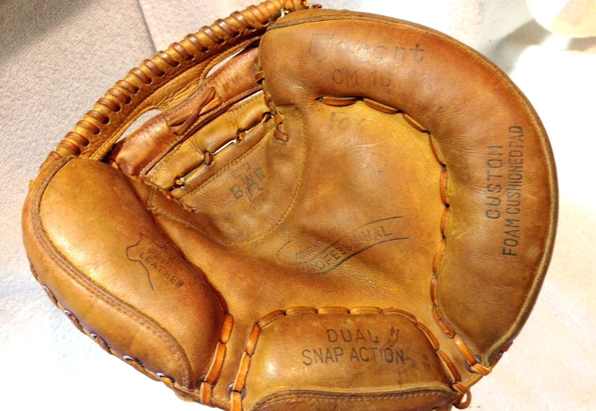 1960's Regent Catchers Baseball Mitt Glove CM 16 Official Pro Model Vintage Good