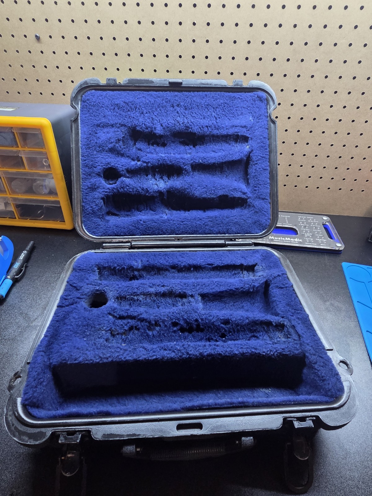 Vintage Selmer / Bundy Bb Hard Clarinet Case