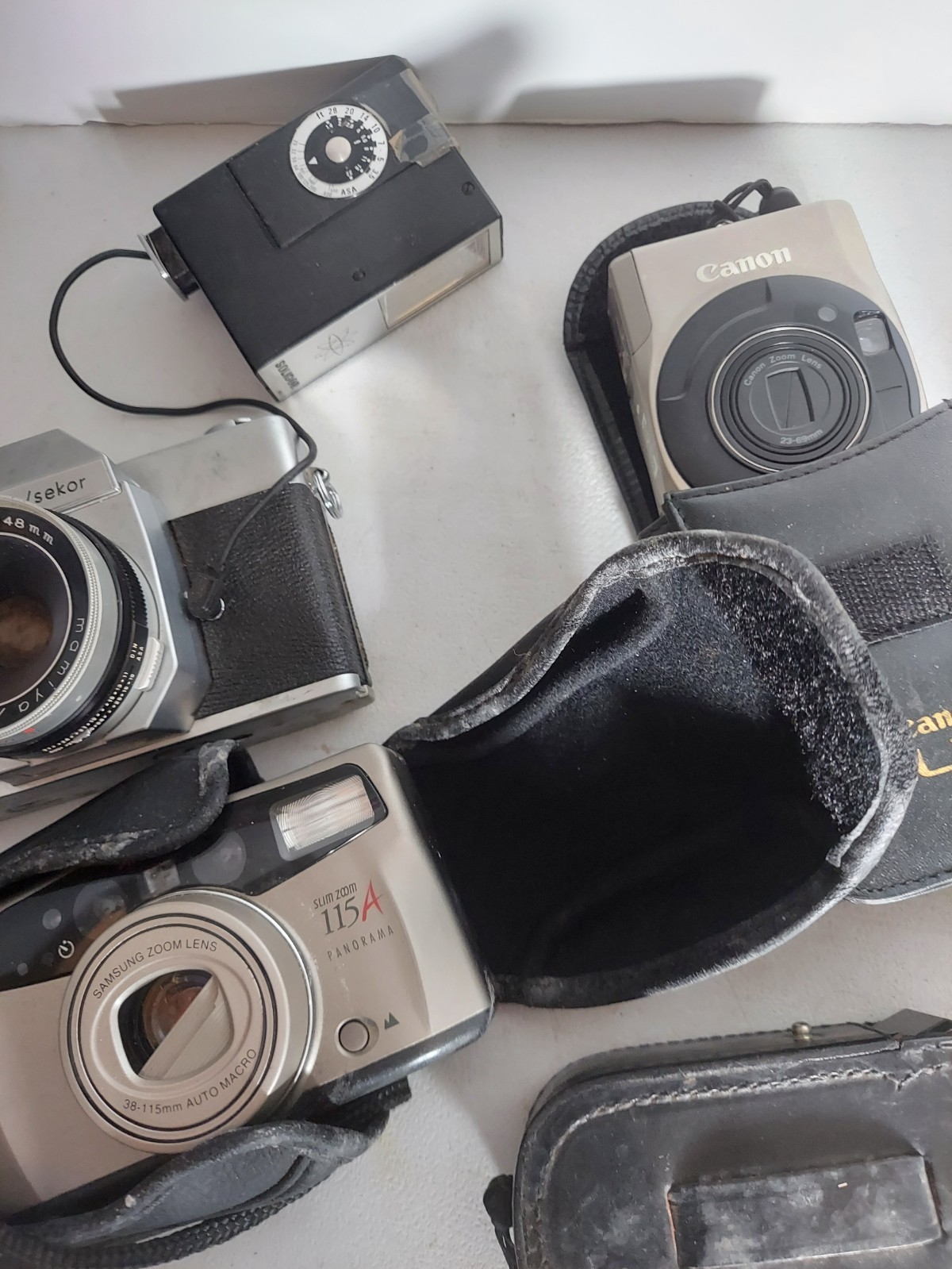 Lot Of Vintage 4 Cameras And Photography Accessories (Untested)