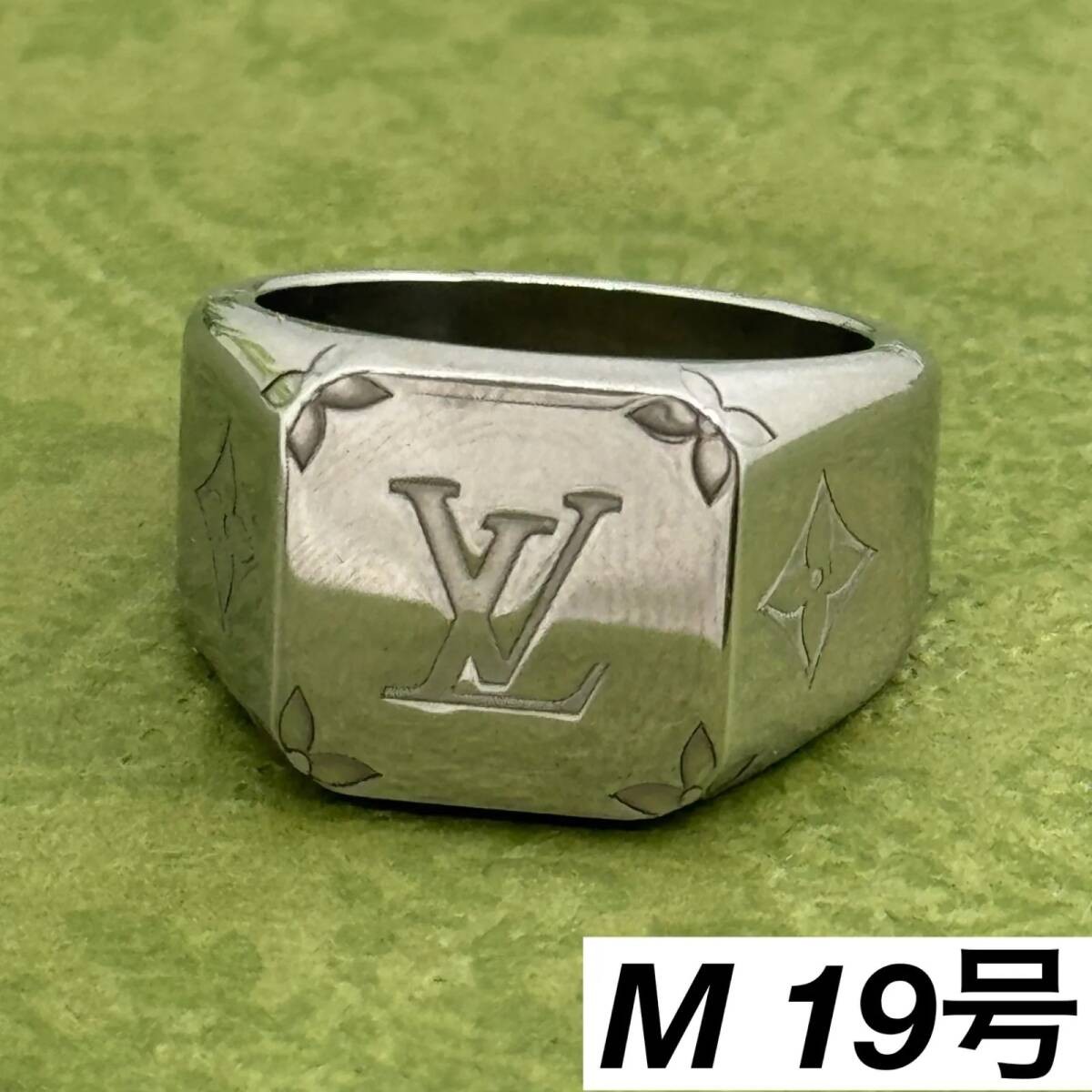 Louis Vuitton M size 19 signet ring, Monogram [079026]