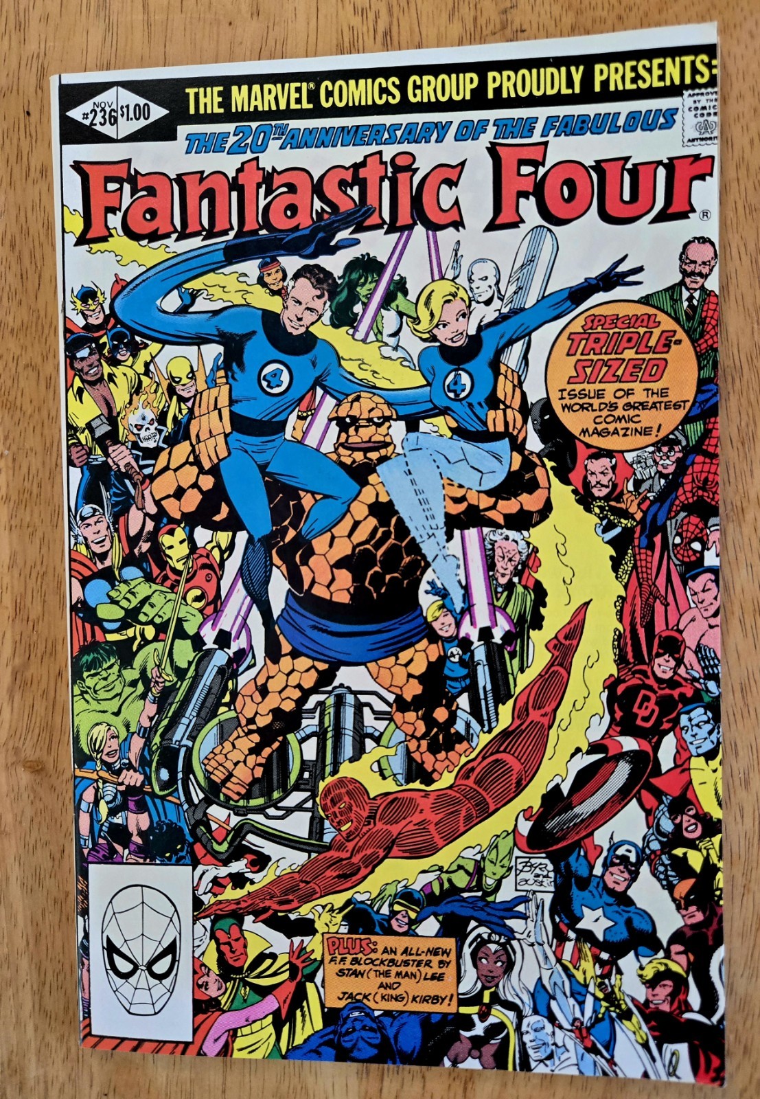 Fine. FANTASTIC FOUR #236
