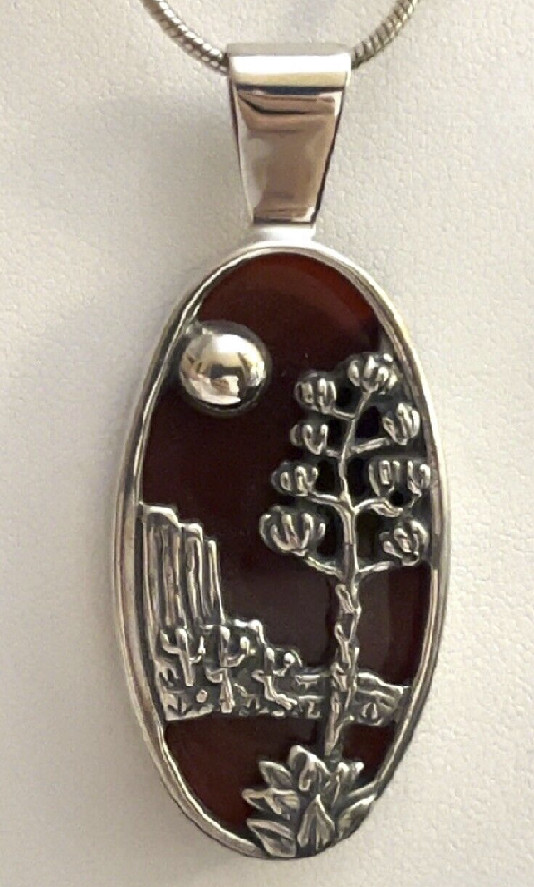 Shube Dakota West Carnelian Desert Scene Pendant with 18“ Chain NWOT