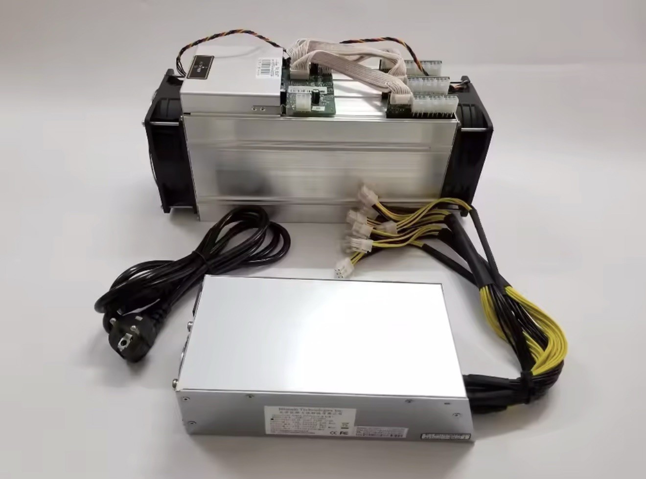 Bitmain Antminer S9 SE (16Th) + PSU Apw3++