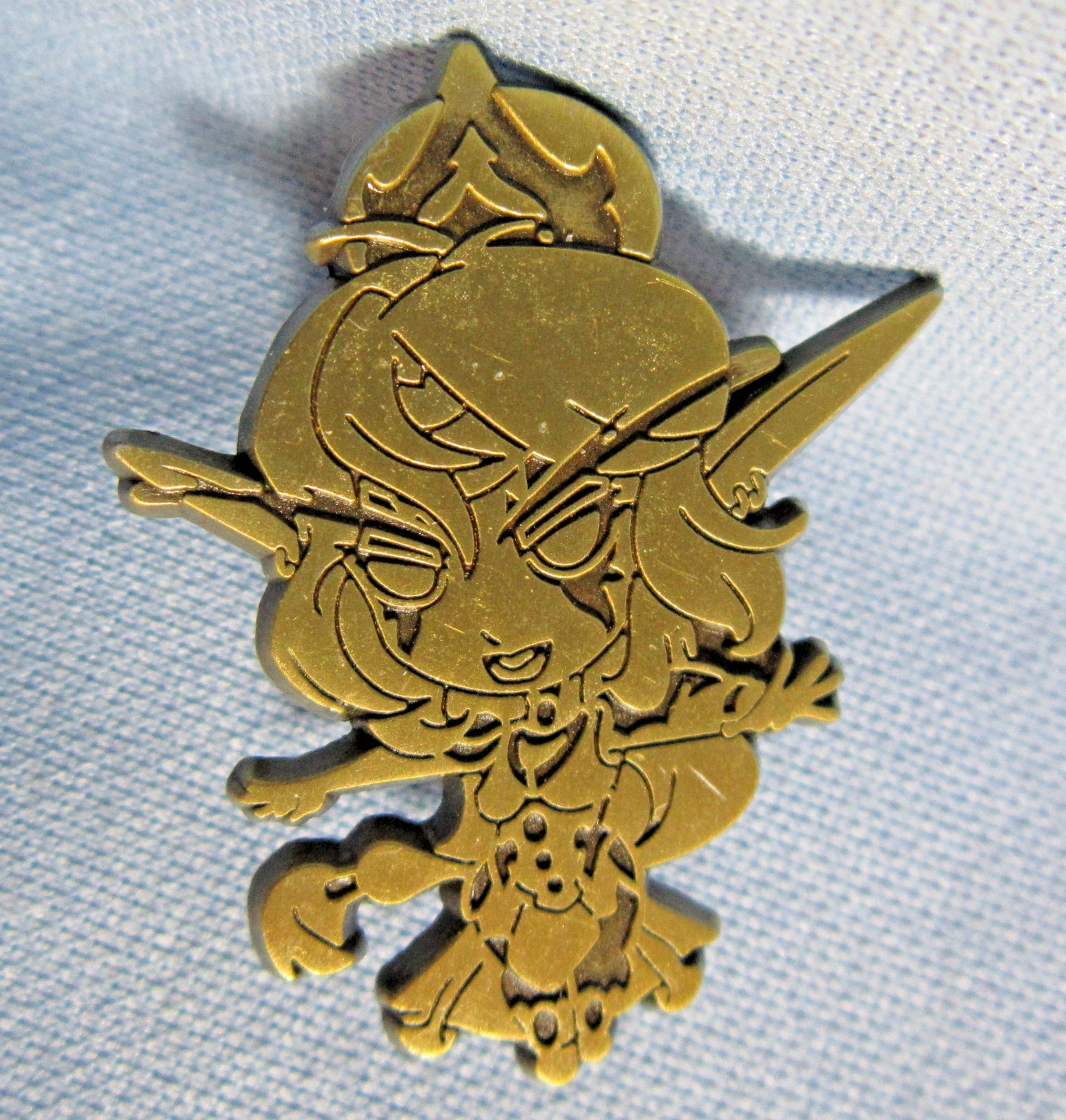 TYRANDE Gold Pin   2015 Deadly but Cute    World of WARCRAFT   Blizzard Series 2