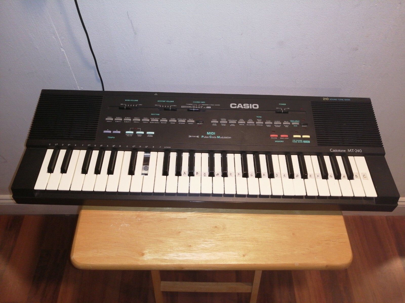 Casio Casiotone MT-240 Electronic Keyboard 210 Sound Tone Bank Record Vintage