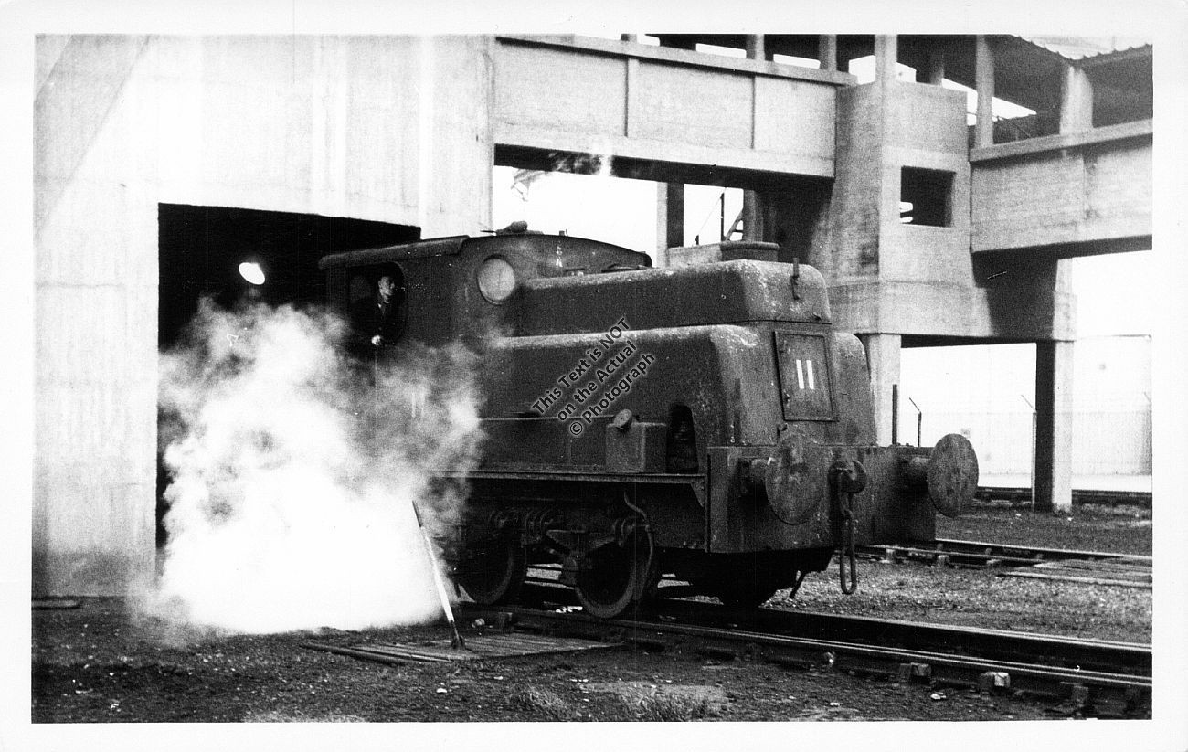 1968 Sentinel #11 TOTTENHAM Gas Works Industrial Locomotive Railway Photograph 5