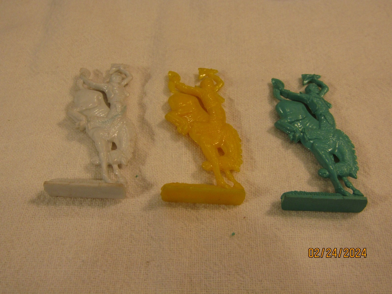 Promo Nosco Cracker Jack Gum Ball Hard Plastic Cowboy Bucking Horse Set 1950s