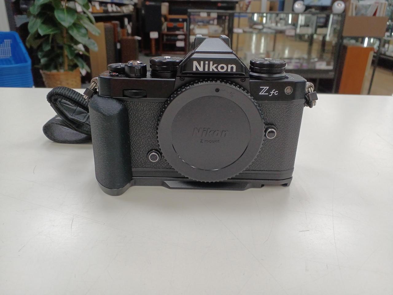 Nikon Z FC Mirrorless Camera Body APS-C Digital 21.5MP Used From Japan