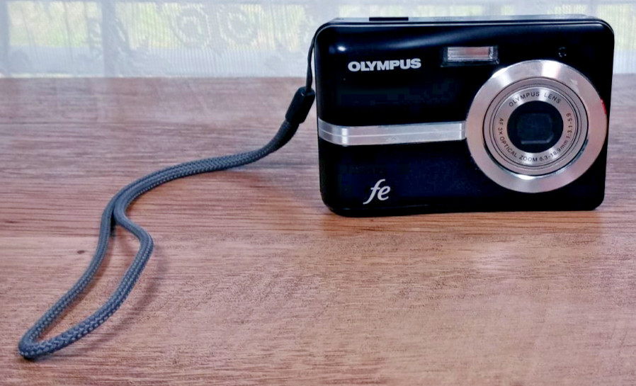 Olympus FE-25 10MP Digital Black Hard Plastic AF 3X Optical Zoom Camera
