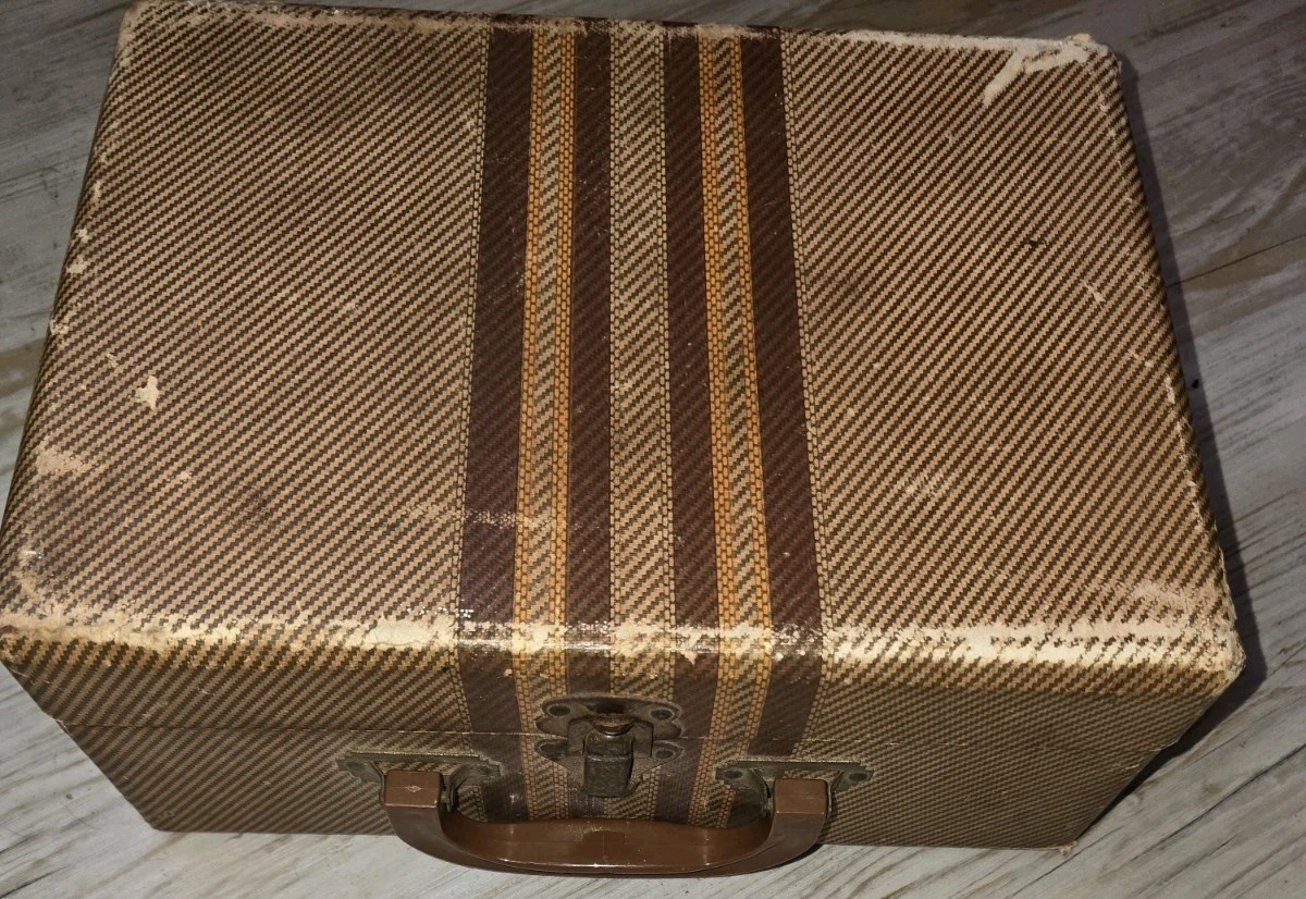 Vintage child/doll suitcase wear and rust in metal see pics. 12 in. x8.5 inx5 in