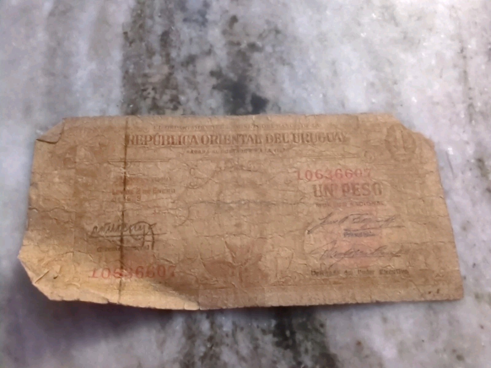 Uruguay 1 Peso L1939 P-35b   G    x 3