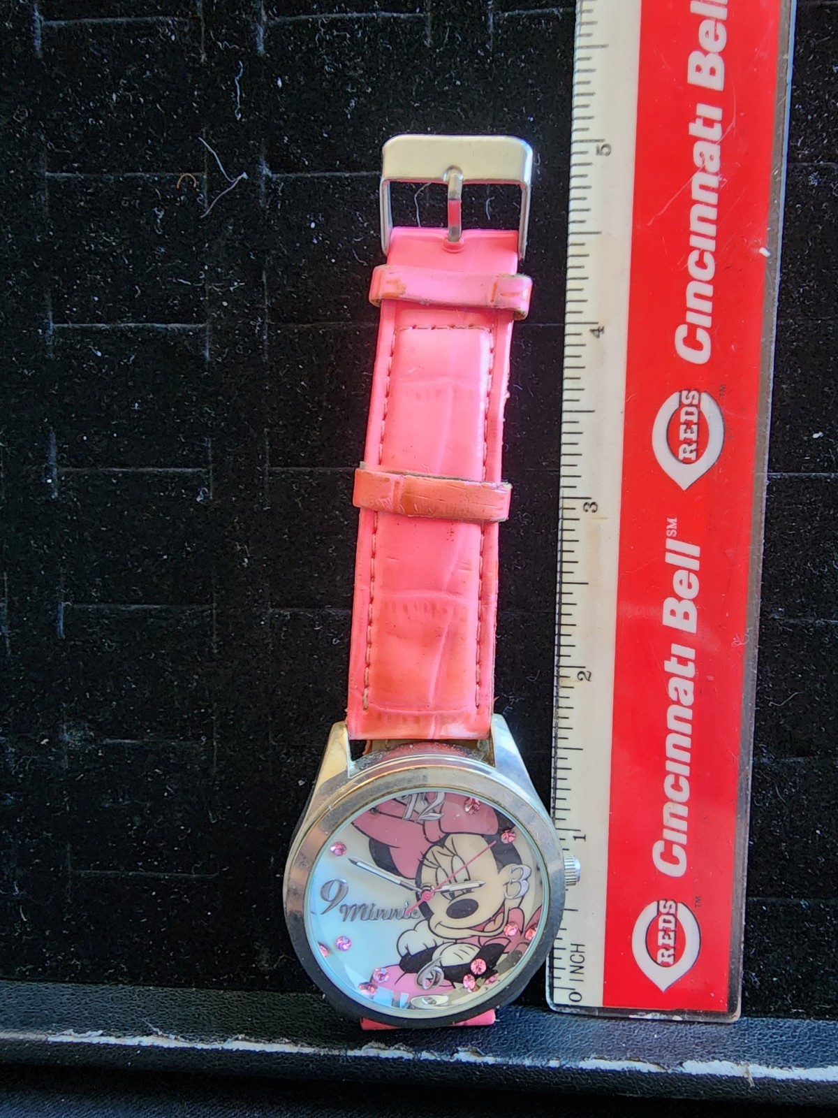 Disney Minnie Mouse Picture Dial Women's Watch Leather Band Runs Keeps Time 