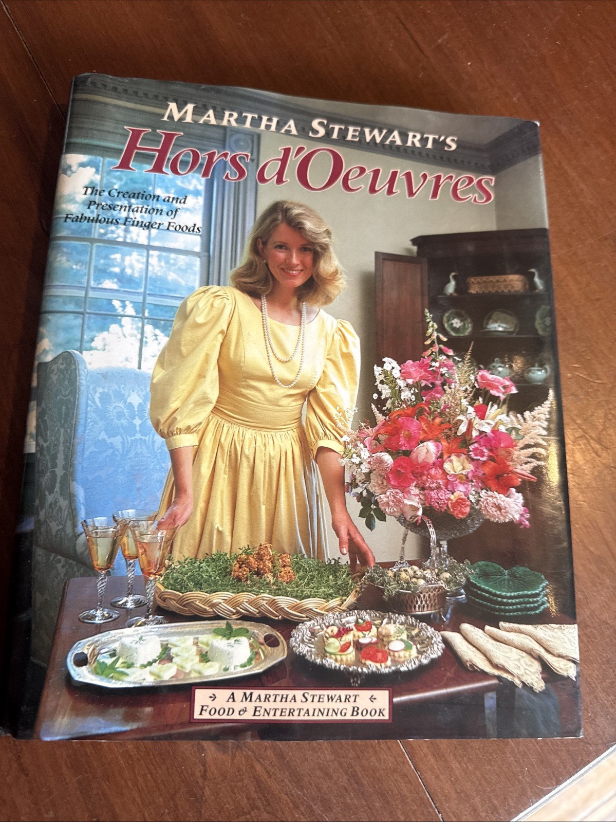Martha Stewart's Hors d'Oeuvres Hardcover Dust Jacket  Food & Entertaining 1984