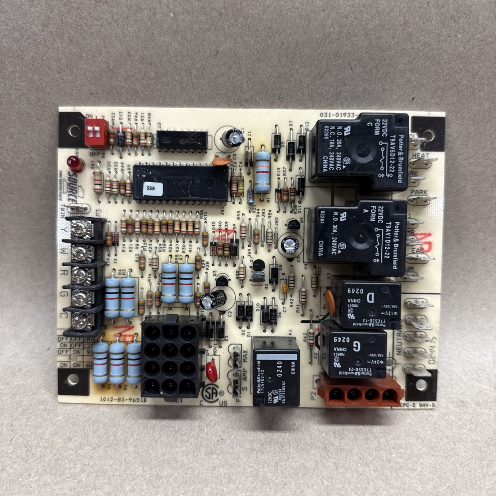 Honeywell York 031-01933-000 1012-83-9651B Furnace Control Board B11