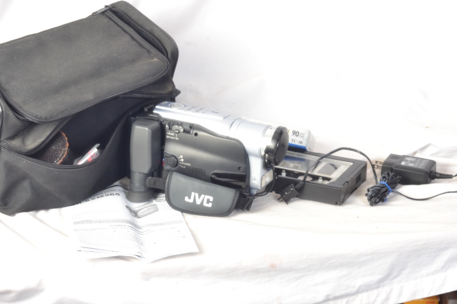 JVC GR-SXM260U Camcorder 700x OPTICAL ZOOM Digital Camera Silver With extras vgc