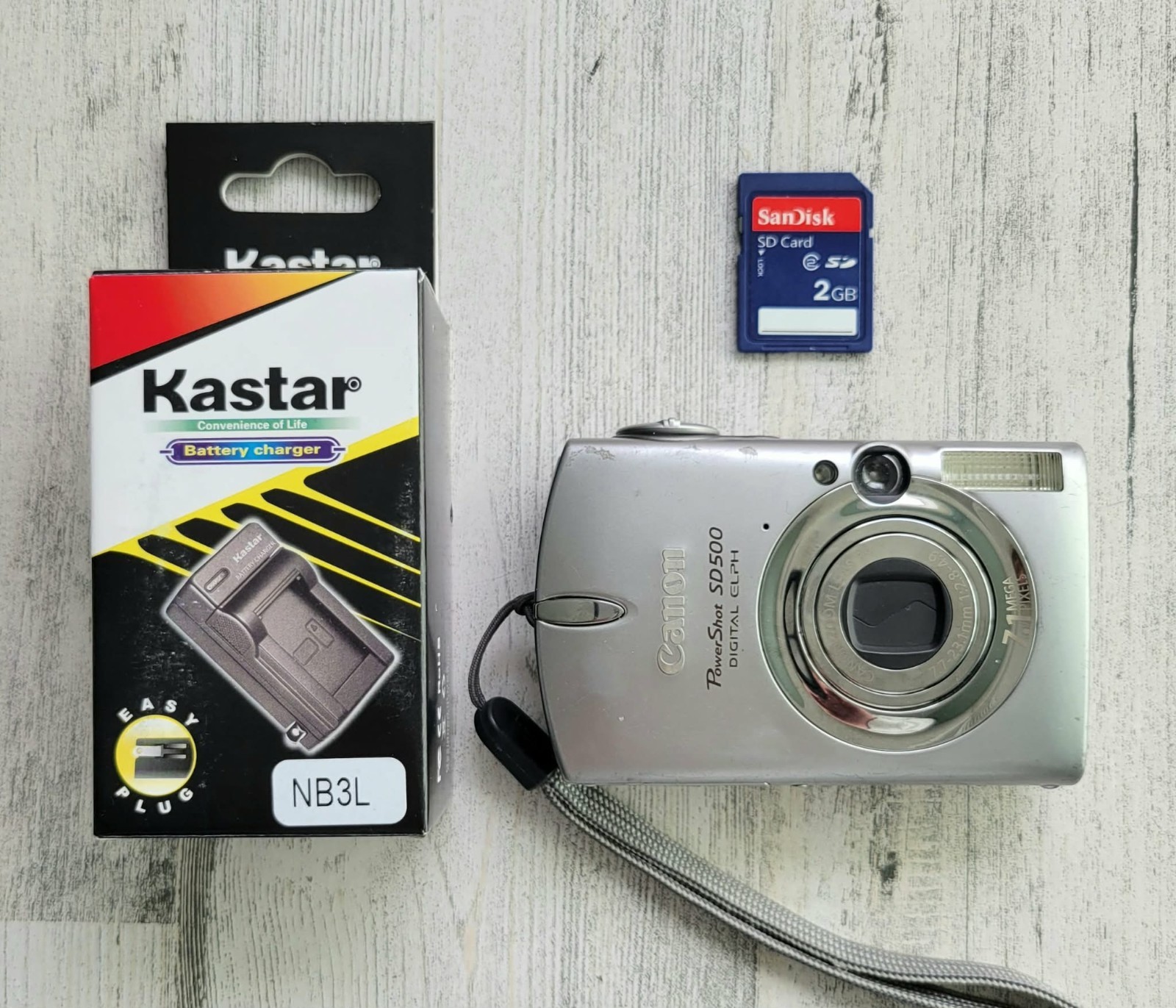 Canon PowerShot SD500 7.1MP Digital ELPH Camera Silver Bundle W/ Charger Tested