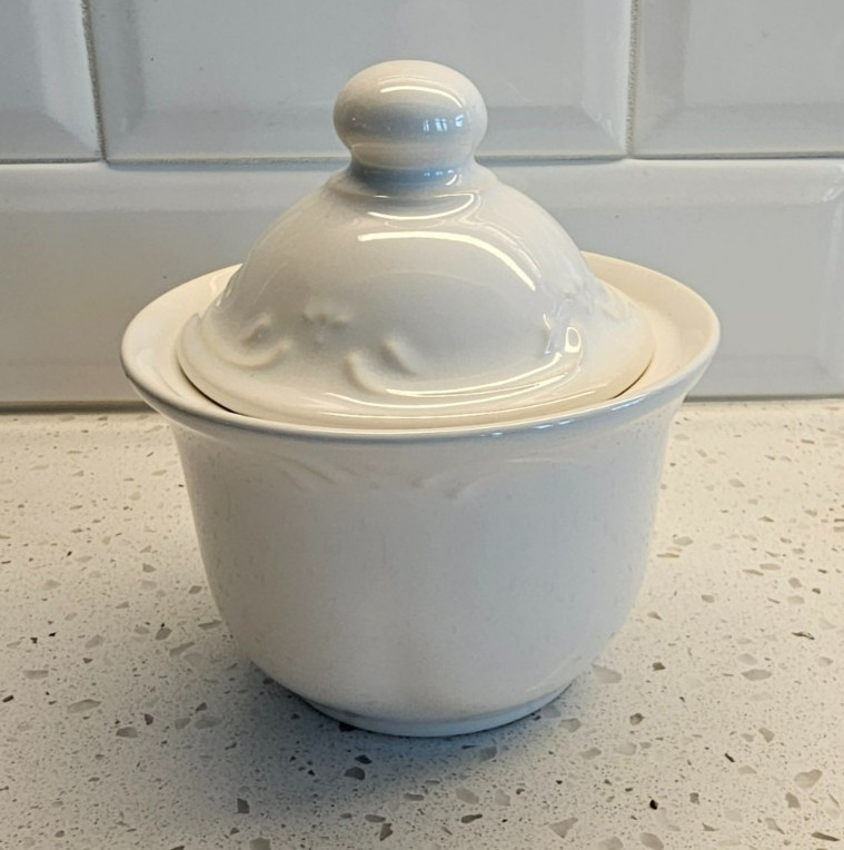 Pfaltzgraff Filigree Small Cover Dish Round Bowl With Lid  5 3/4”