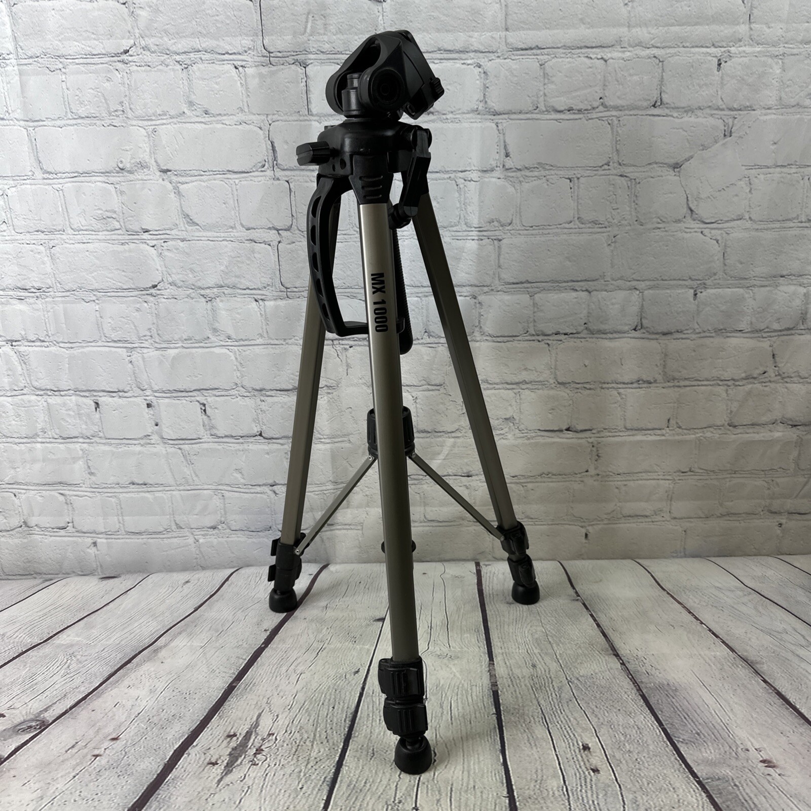 MX 1000 Lightweight 57" Tripod