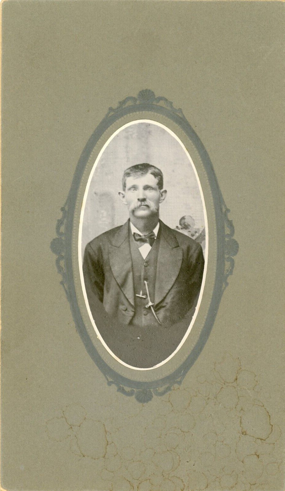 Cabinet Card 1800's-1900's Young Man Portrait   Real Photo       0048