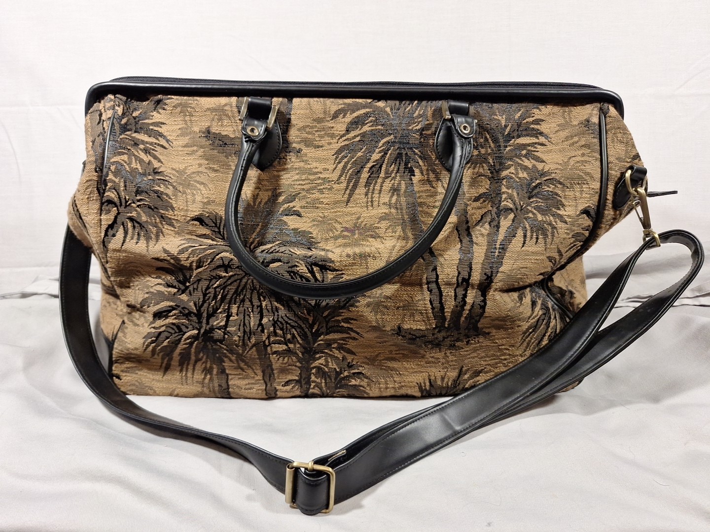 Bueno VTG Tapestry Weekender Carry On Overnight Bag  Travel Duffel  Palm Trees