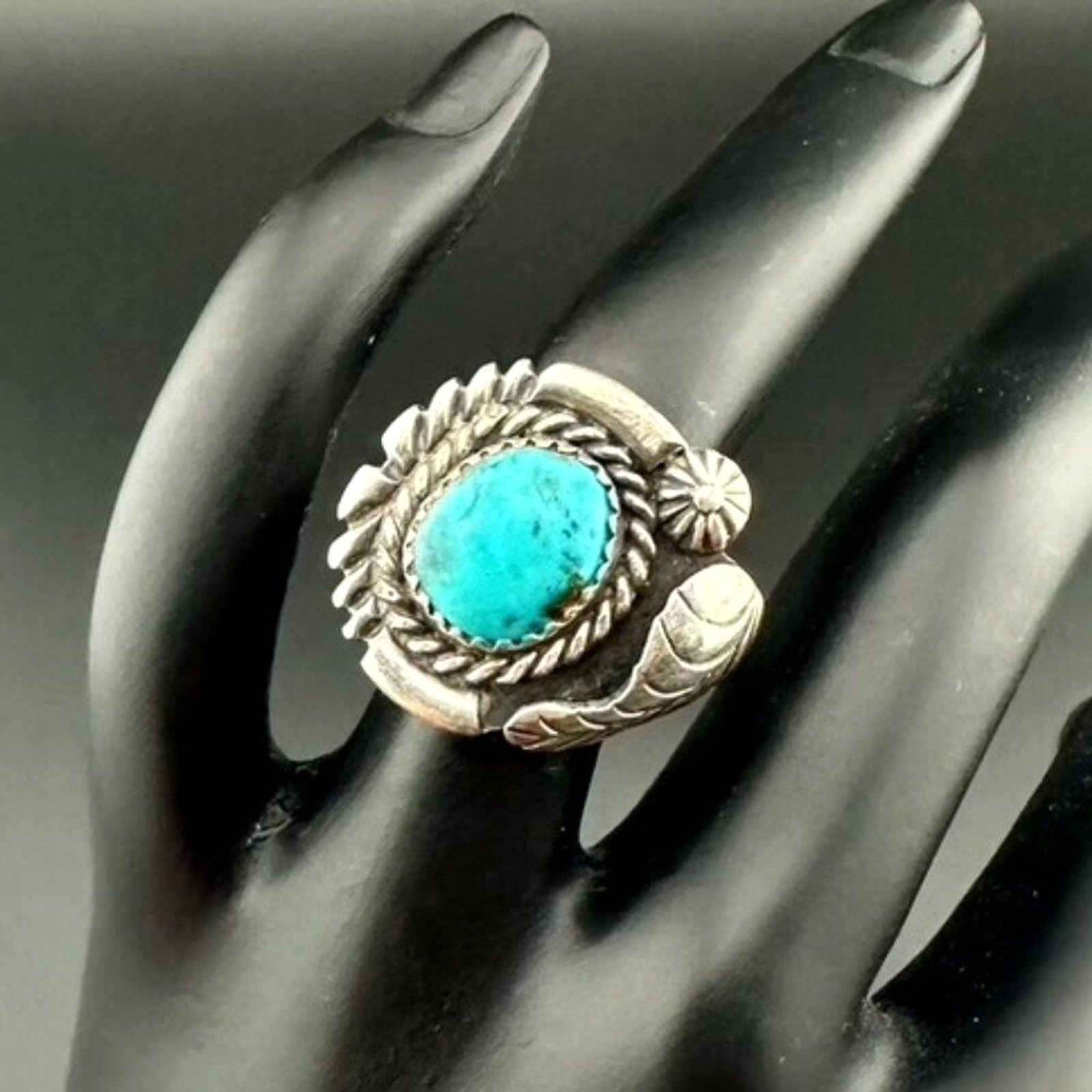 Vintage Native American Navajo Turquoise Sterling Silver Ring Size 6