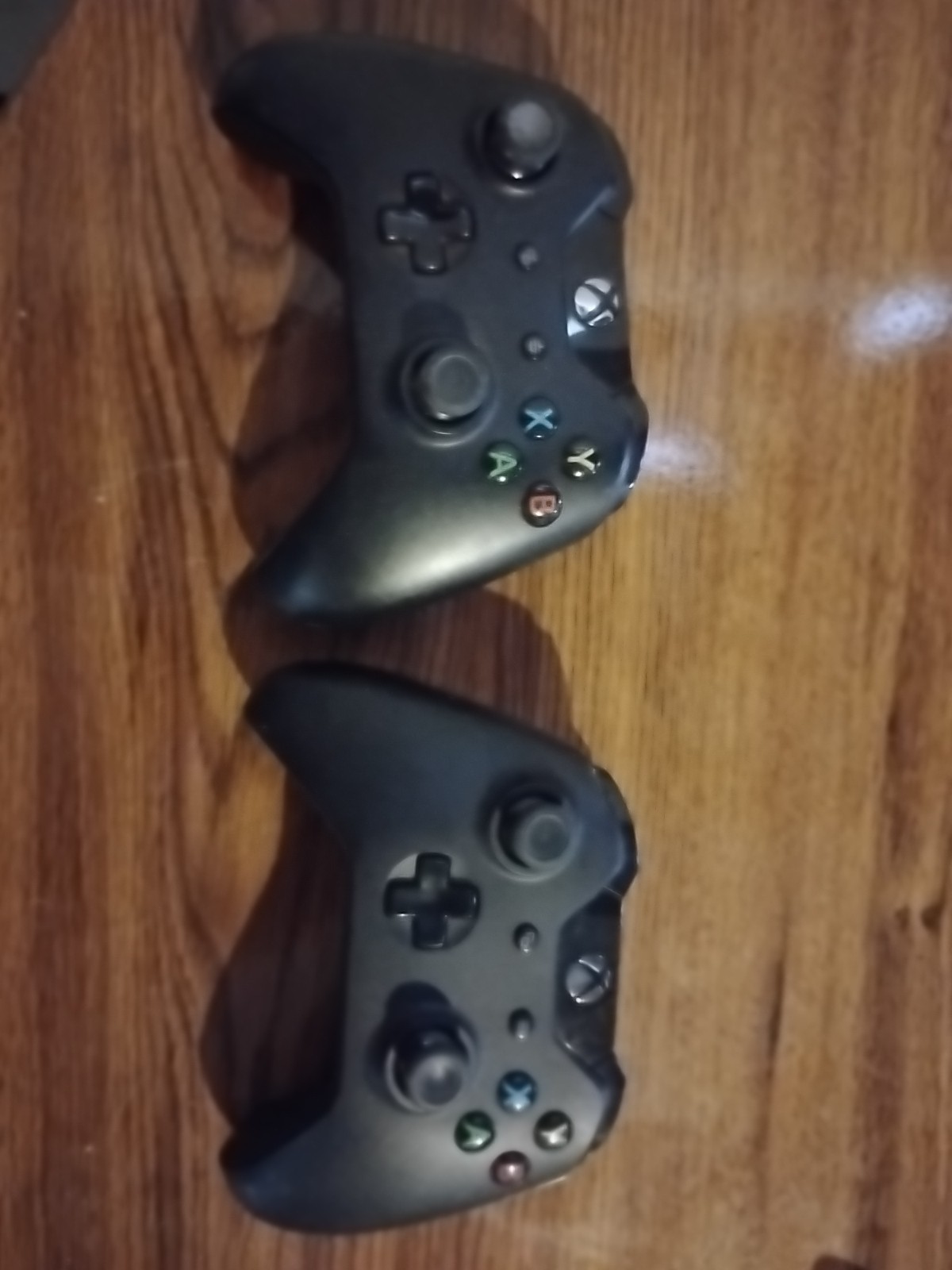 Two Working xbox one controllers wireless 🎮