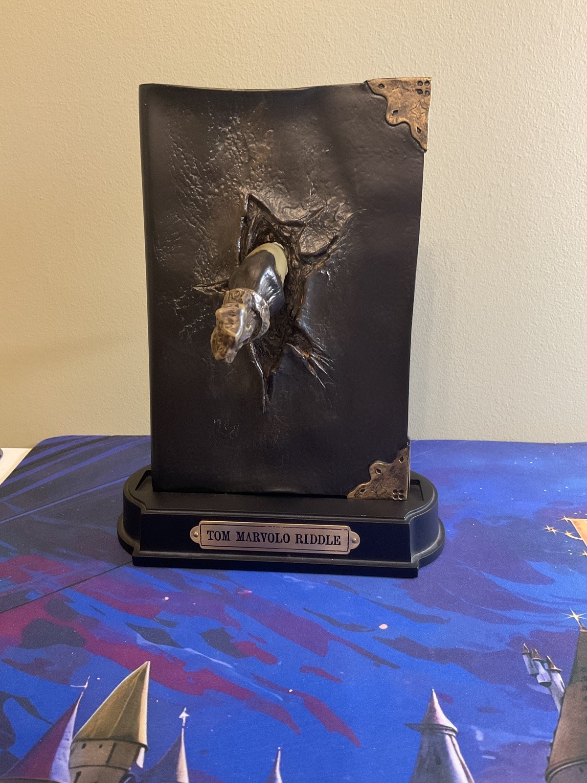  Harry Potter Basilisk Fang & Tom Riddle Diary Display Noble Collection