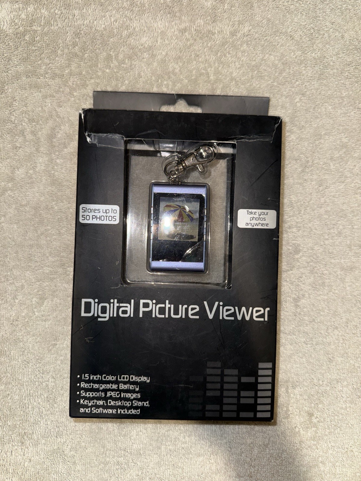 Digital Picture Viewer Keychain, Holds Up to 50 Pictures, Y2K Era