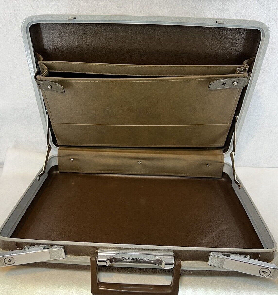 Vintage Samsonite Brown Hard Shell Briefcase. NO KEYs See Pics