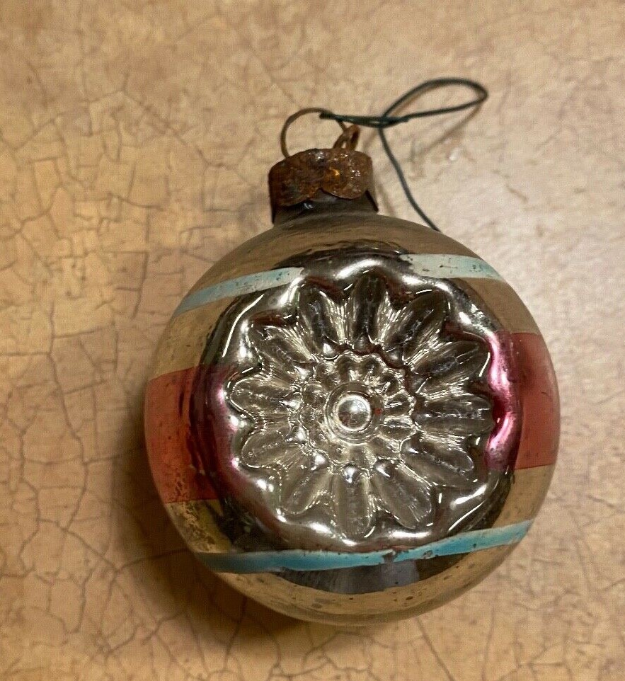 Vintage double Indent Star Round Christmas Ornament Pink lt Green Silver 2 1/2"