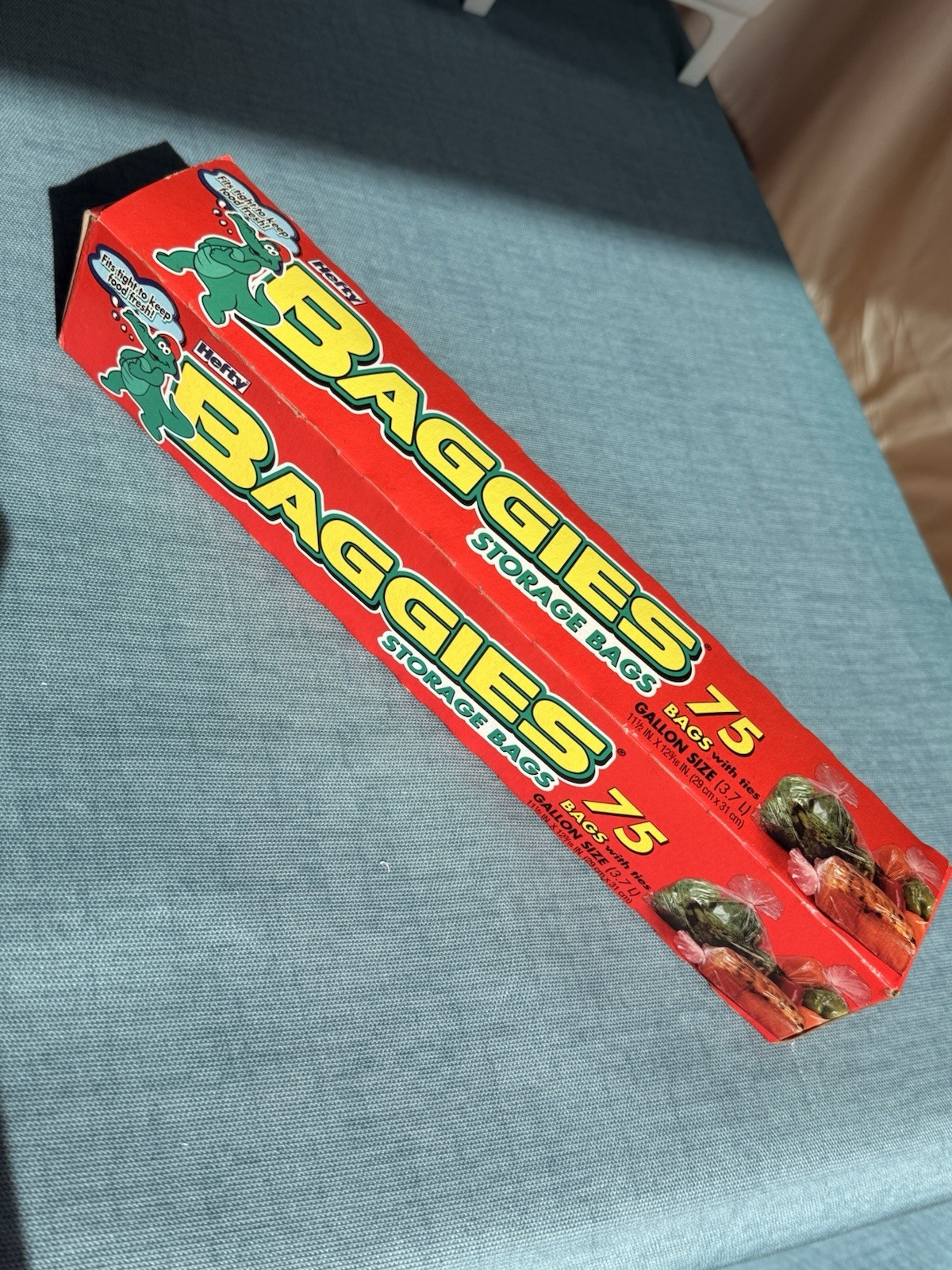 Vintage Hefty Baggies Jumbo Storage Bags With Ties 75 in 1 Gallon Size NWT