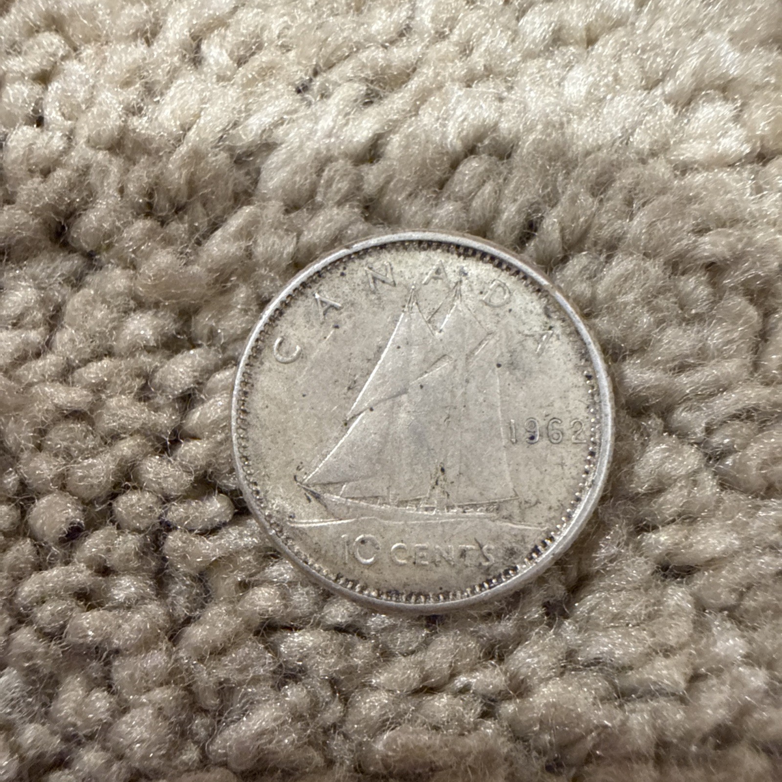 1962 Canada 10 Cents Silver Coin