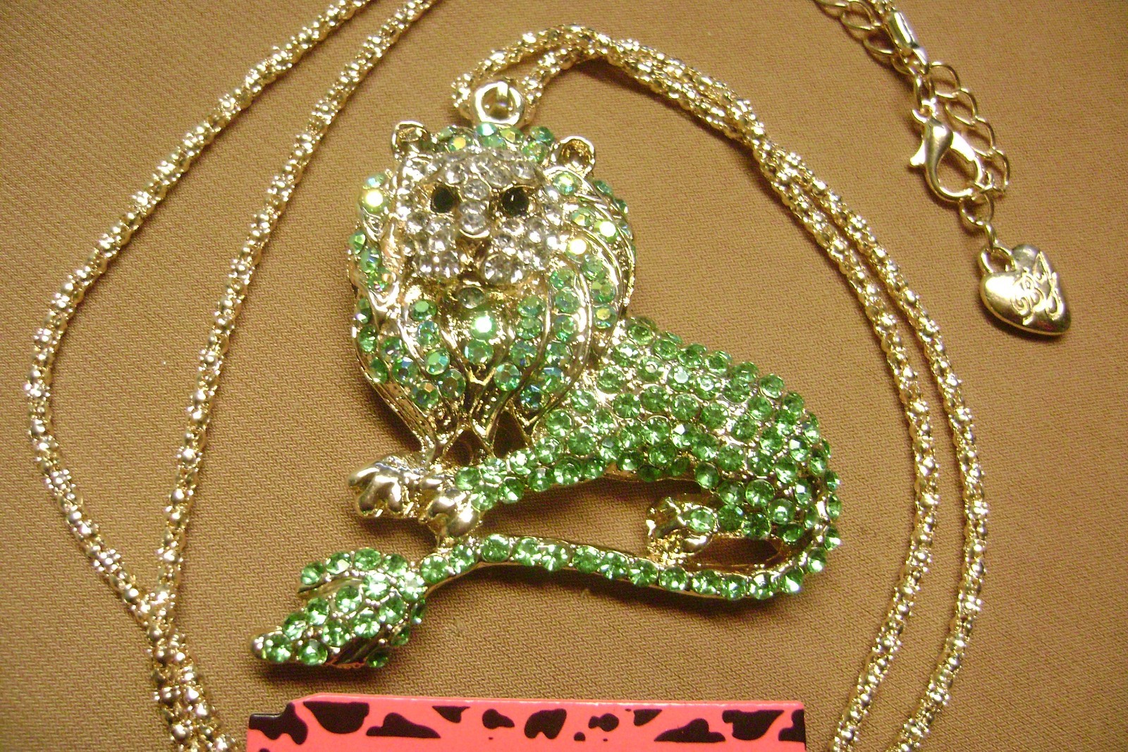 NWT- BETSEY JOHNSON GREEN CRYSTAL SITTING LION PENDANT NECKLACE- USA SELLER