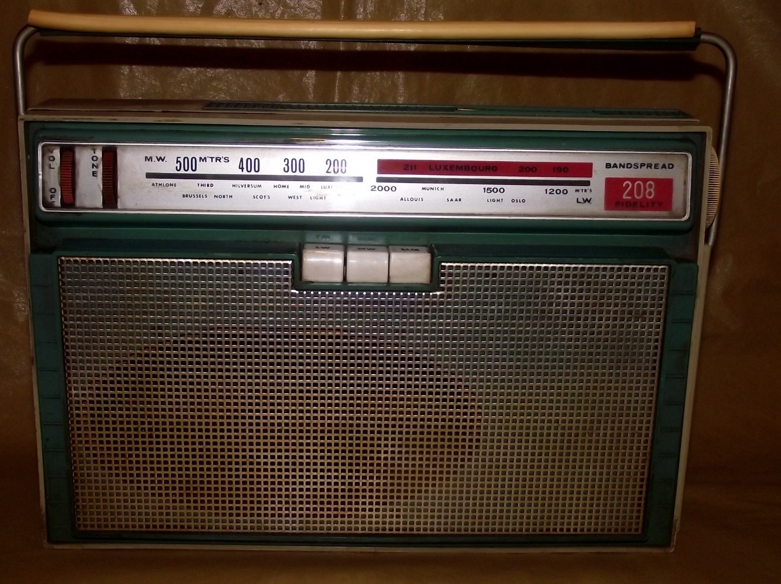 Vintage Fidelity 208 bandspread model portable radio 1960's